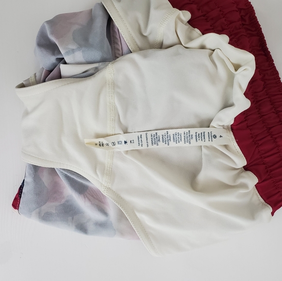 Lululemon Tracker Short II Inky 4" Floral Size 4 - Picture 8 of 8